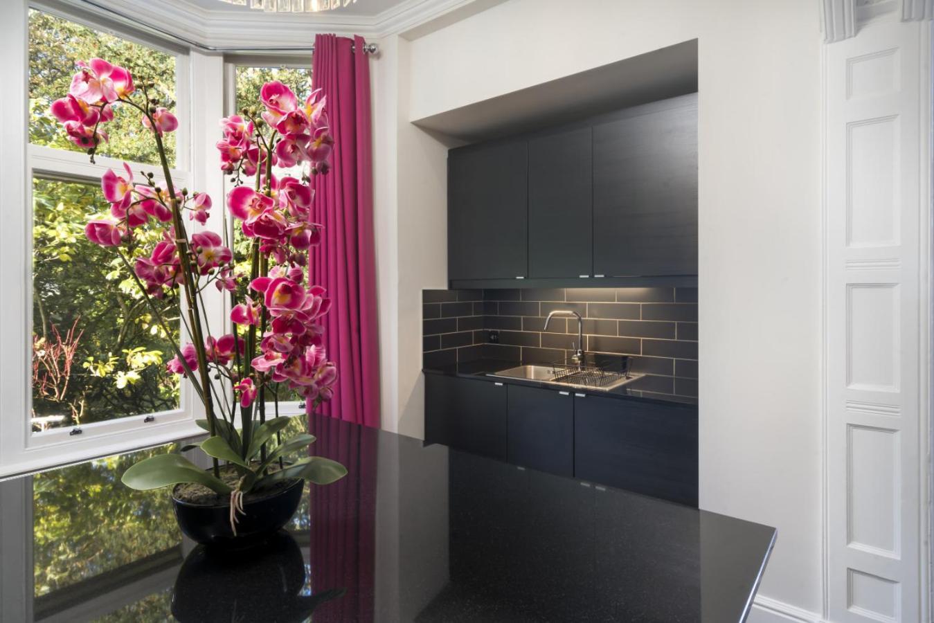 Grand Apartment Windermere Bagian luar foto